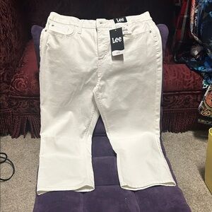 Lee Classic Capri Women’s White Jeans